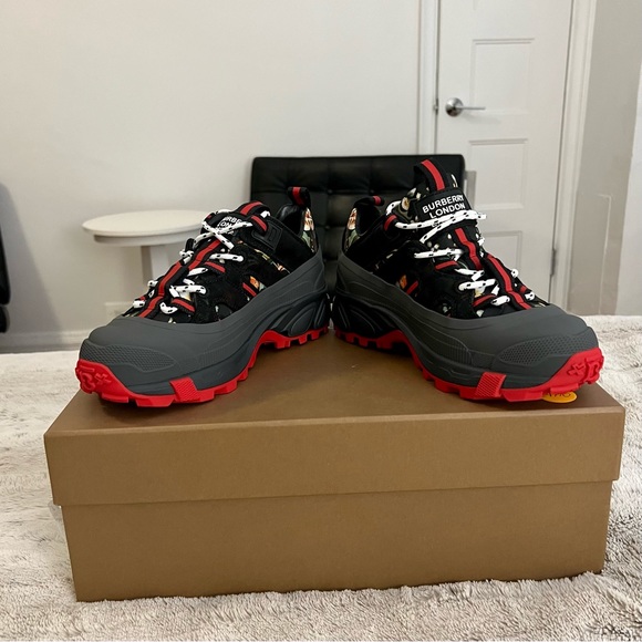 NWT Burberry Floral Print Nylon Arthur Sneakers  - multicolor size 36.5/6 US - Picture 3 of 11